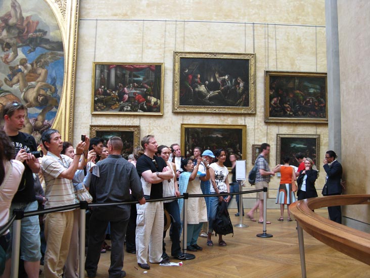 Crowd Around La Joconde (Mona Lisa), Leonardo da Vinci, Room 6, Denon Wing, Musée du Louvre, Paris, France