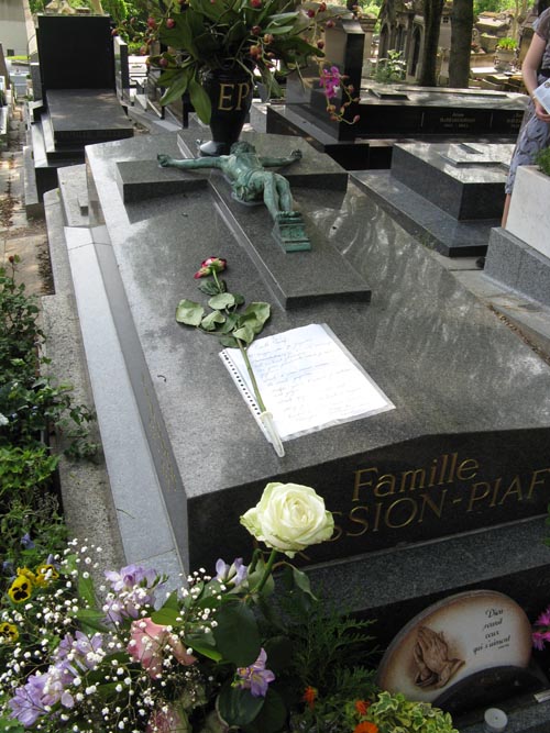 Edith Piaf Grave, Cimetière du Père-Lachaise (Père-Lachaise Cemetery), 20e Arrondissement, Paris, France