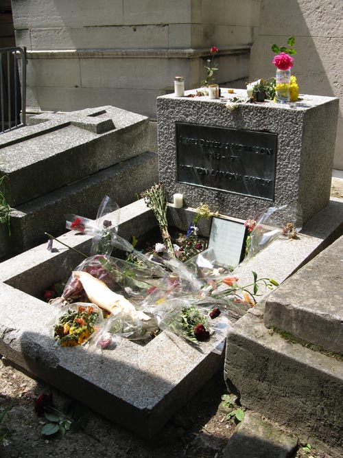 Jim Morrison Grave, Cimetière du Père-Lachaise (Père-Lachaise Cemetery), 20e Arrondissement, Paris, France