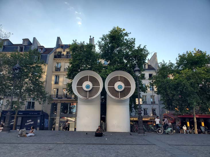 Place Georges-Pompidou, 4e Arrondissement, Paris, France, July 17, 2025