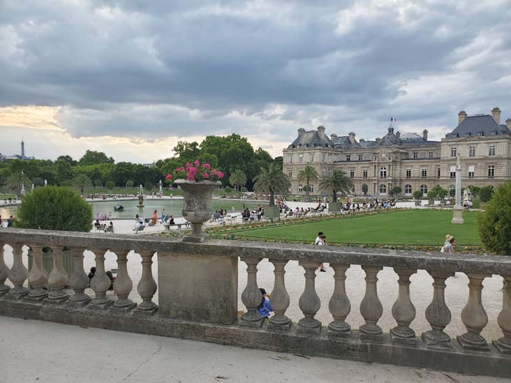 Palais du Luxembourg and Grand Bassin, Jardin du Luxembourg, 6e Arrondissement, Paris, France, July 14, 2025