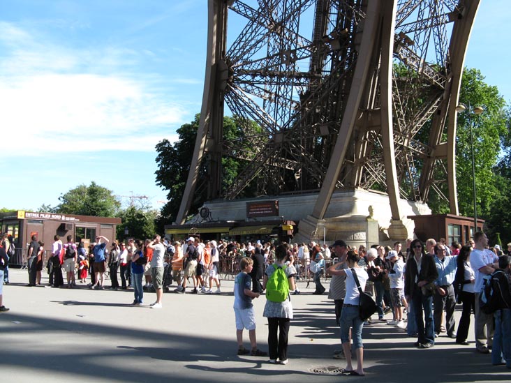 Pilier Nord, Tour Eiffel (Eiffel Tower), Champ de Mars, 7e Arrondissement, Paris, France