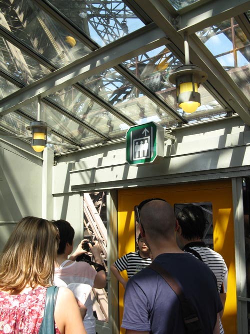 Ascenseur Jusqu'au 2ème Étage (Elevator to Second Floor), Pilier Est (East Pillar), Tour Eiffel (Eiffel Tower), Paris, France