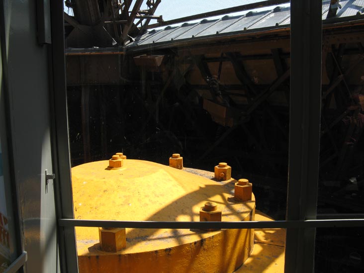 Ascenseur Jusqu'au 2ème Étage (Elevator to Second Floor), Pilier Est (East Pillar), Tour Eiffel (Eiffel Tower), Paris, France