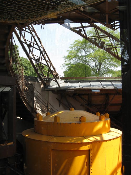 Ascenseur Jusqu'au 2ème Étage (Elevator to Second Floor), Pilier Est (East Pillar), Tour Eiffel (Eiffel Tower), Paris, France