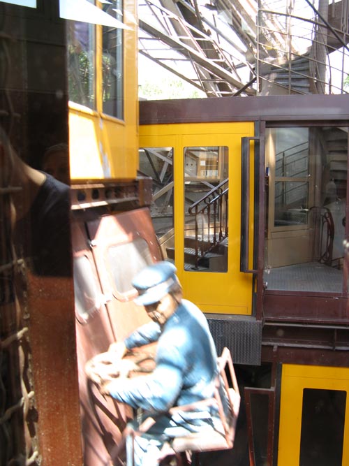 Ascenseur Jusqu'au 2ème Étage (Elevator to Second Floor), Pilier Est (East Pillar), Tour Eiffel (Eiffel Tower), Paris, France