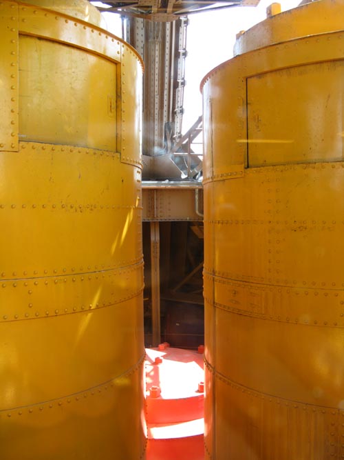 Ascenseur Jusqu'au 2ème Étage (Elevator to Second Floor), Pilier Est (East Pillar), Tour Eiffel (Eiffel Tower), Paris, France