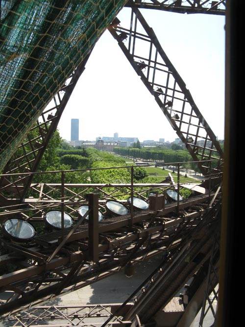 Ascenseur Jusqu'au 2ème Étage (Elevator to Second Floor), Pilier Est (East Pillar), Tour Eiffel (Eiffel Tower), Paris, France