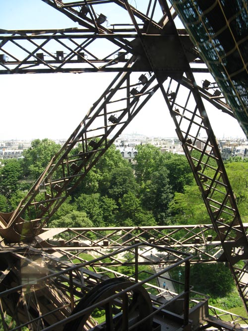 Ascenseur Jusqu'au 2ème Étage (Elevator to Second Floor), Pilier Est (East Pillar), Tour Eiffel (Eiffel Tower), Paris, France