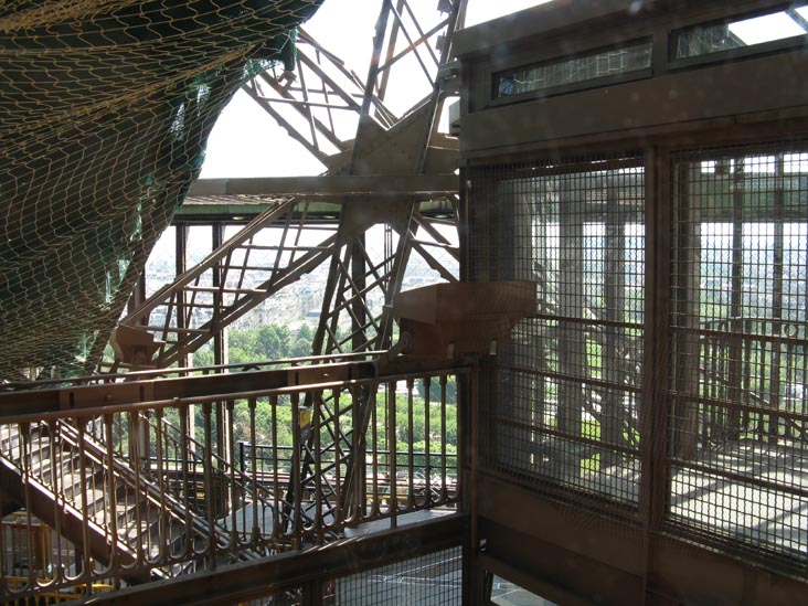 Ascenseur Jusqu'au 2ème Étage (Elevator to Second Floor), Pilier Est (East Pillar), Tour Eiffel (Eiffel Tower), Paris, France