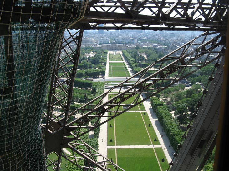 Ascenseur Jusqu'au 2ème Étage (Elevator to Second Floor), Pilier Est (East Pillar), Tour Eiffel (Eiffel Tower), Paris, France