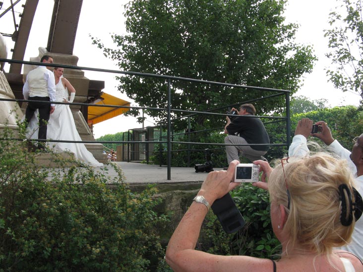 Wedding Photos, Pilier Est (East Pillar), Eiffel Tower (Tour Eiffel), Champ de Mars, 7e Arrondissement, Paris, France