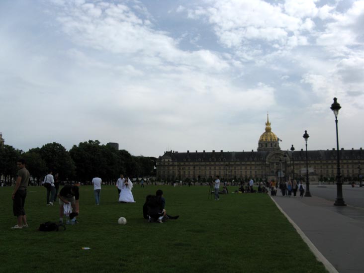 Wedding Photos, Esplanade des Invalides, 7e Arrondissement, Paris, France