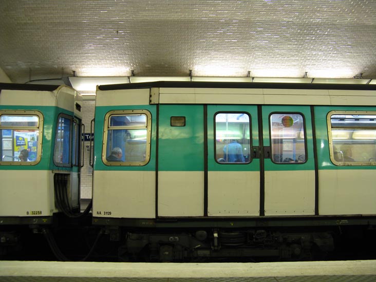 la tour maubourg metro station paris