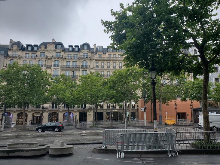 Champs-Élysées Near Rue Galileé, 8e Arrondissement, Paris, France, July 17, 2025