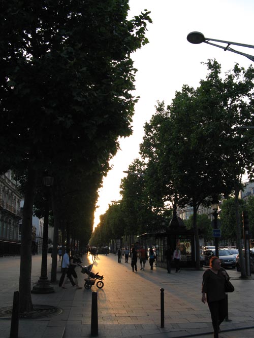 Champs-Élysées, 8e Arrondissement, Paris, France, May 24, 2009