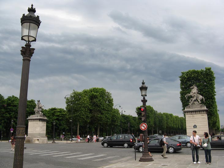 Beginning of Champs-Élysées, Place de la Concorde, 8e Arrondissement, Paris, France, May 23, 2009