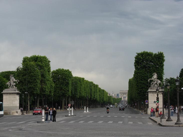Beginning of Champs-Élysées, Place de la Concorde, 8e Arrondissement, Paris, France, May 23, 2009