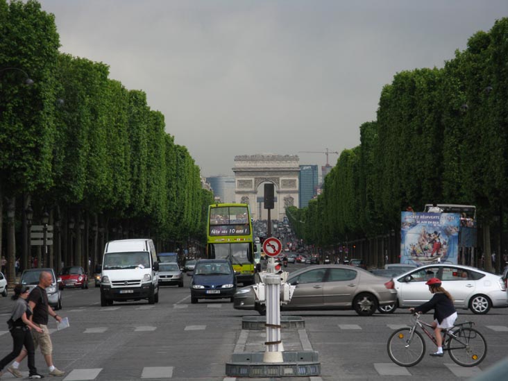 Beginning of Champs-Élysées, Place de la Concorde, 8e Arrondissement, Paris, France, May 23, 2009