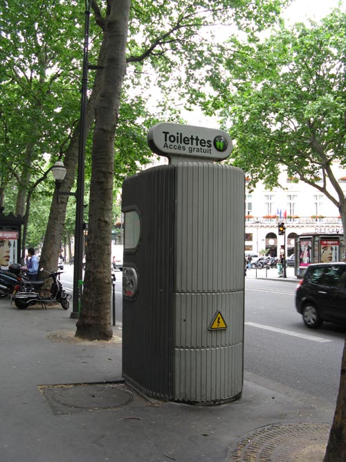 Sanisette (Toilettes Accès Gratuit/Free Public Toilet), Boulevard des Capuchines, 9e Arrondissement, Paris, France