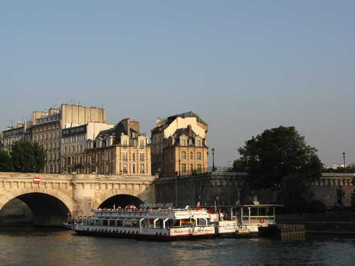 Pont Neuf and Île de la Cité, Bateaux-Mouches Sightseeing Cruise, River Seine, Paris, France