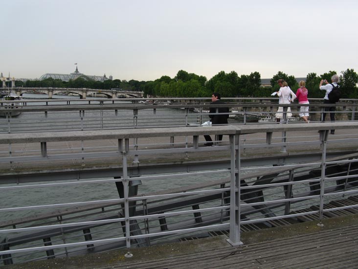 Passerelle Léopold-Sédar-Senghor (Pont de Solférino), Paris, France
