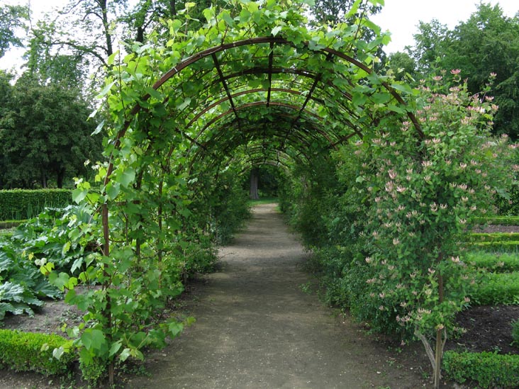 Garden, Queen's Hamlet (Le Hameau), Marie-Antoinette's Estate (Le Domaine de Marie-Antoinette), Estate of Versailles, Versailles, France