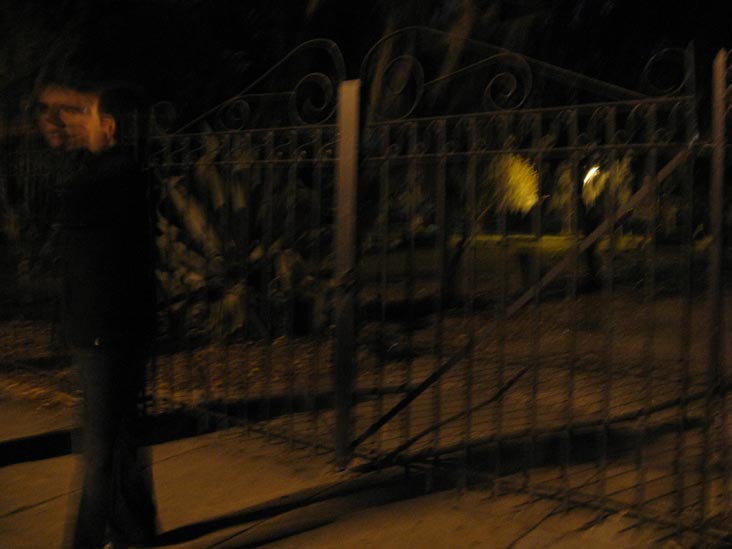 Savannah Ghosts Walking Tour, Colonial Park Cemetery Stop, South Side of Oglethorpe Avenue at Lincoln Street, Savannah, Georgia
