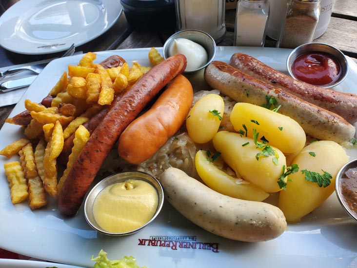 Wurstplatte für Zwei Personen, Die Berliner Republik, Berlin, Germany, July 29, 2025