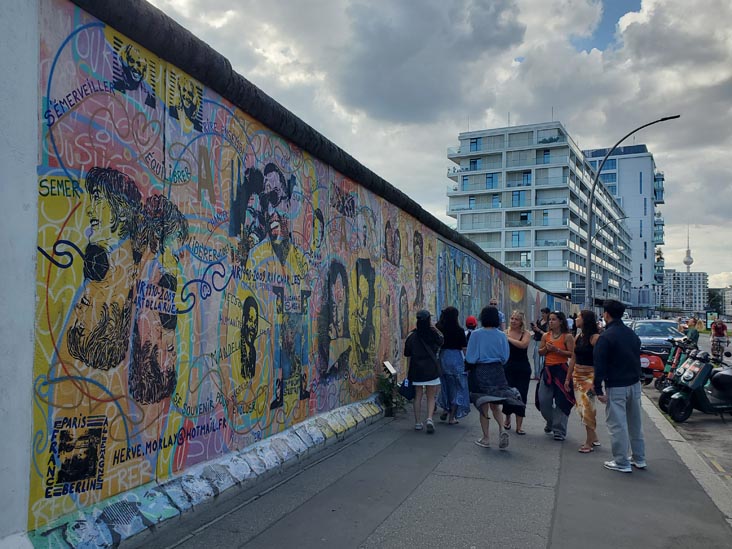 Paix, Amour-Sagesse by Hervé Morlay(VR) and Andreas Paulun, East Side Gallery, Berlin, Germany, July 30, 2025