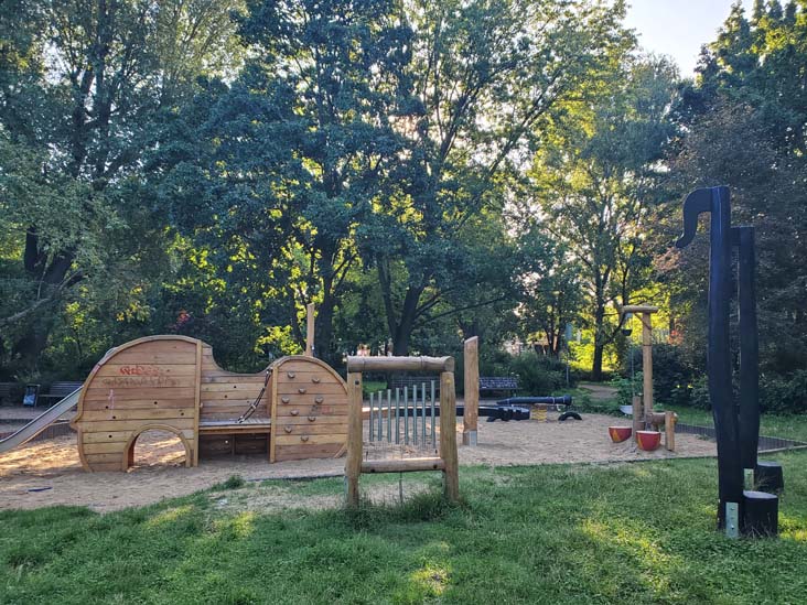 Mendelssohn-Bartholdy-Park, Berlin, Germany, July 30, 2025