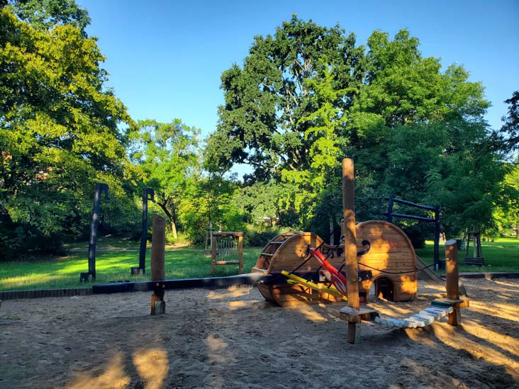 Mendelssohn-Bartholdy-Park, Berlin, Germany, July 30, 2025