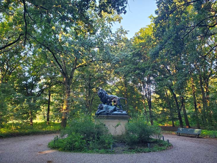 Löwengruppe, Ahornsteig, Tiergarten, Berlin, Germany, July 30, 2025