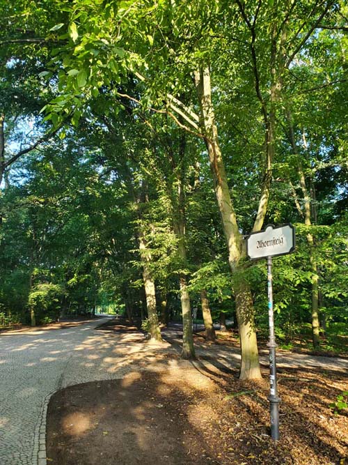 Ahornsteig, Tiergarten, Berlin, Germany, July 30, 2025