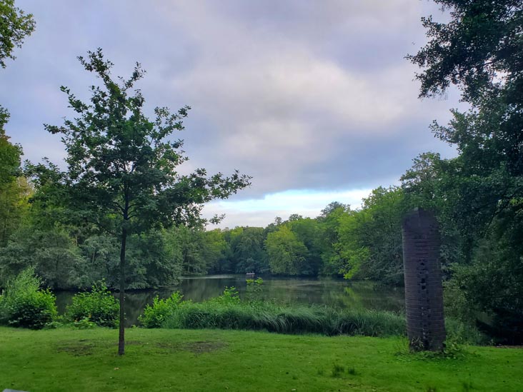 Denkmal für Karl Liebknecht und Rosa Luxemburg, Neuer See, Großer Weg, Tiergarten, Berlin, Germany, July 31, 2025