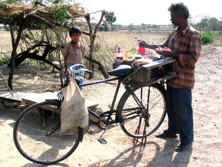 Shaved Ice Seller, Roadside Tea Stand Between Nasirabad And Mangliawas, Rajasthan, India