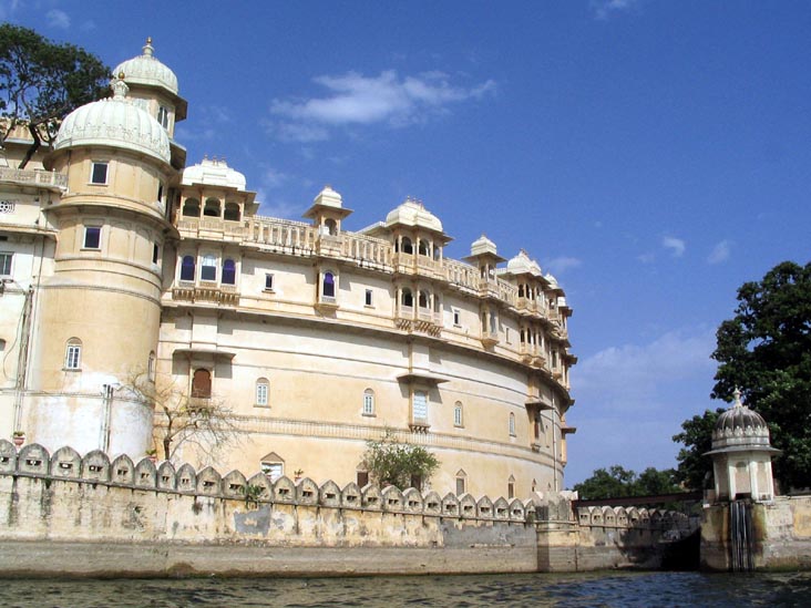 Shiv Niwas Palace Hotel, Boat Ride, Lake Pichola, Udaipur, Rajasthan, India