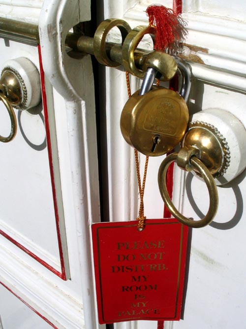 Do Not Disturb Sign, Shiv Niwas Palace Hotel, Udaipur, Rajasthan, India