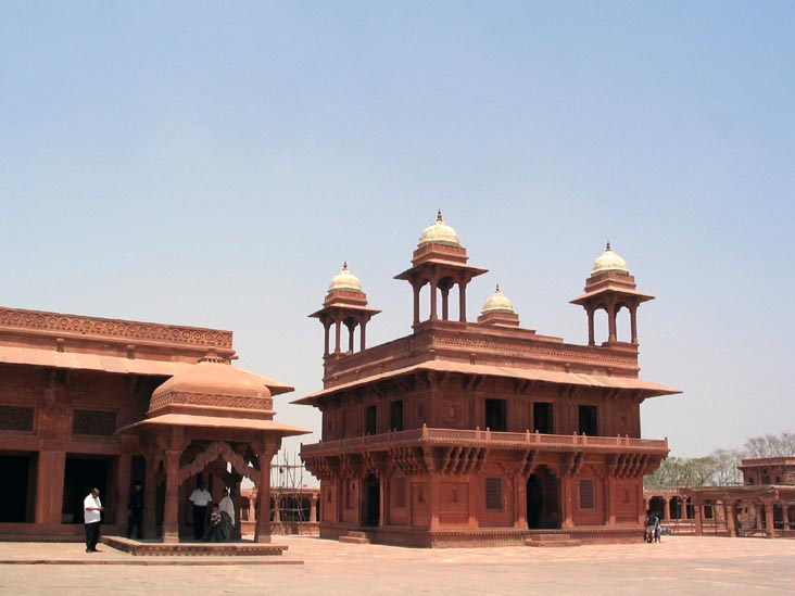 Astrologer's Seat, Diwan-I-Khas, Fatehpur Sikri, Uttar Pradesh, India