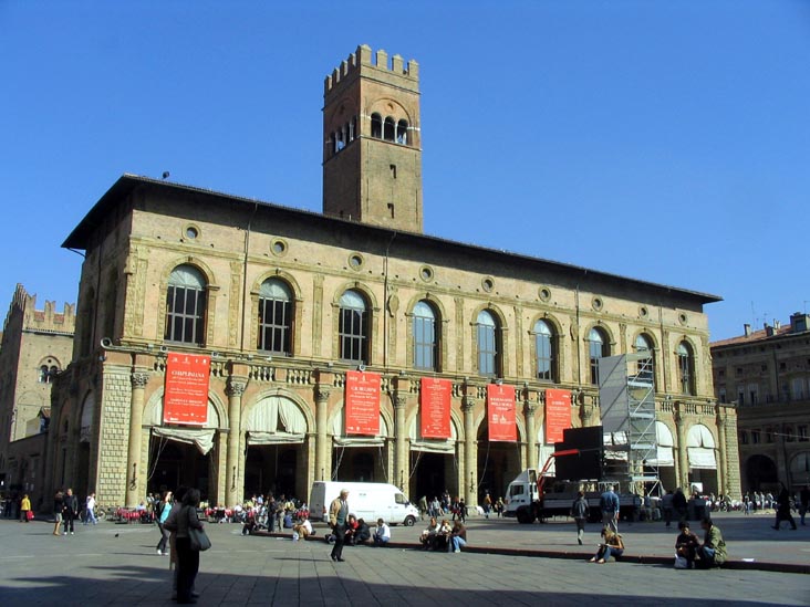 Palazzo del Podesta, Piazza Maggiore, Bologna, Emilia-Romagna, Italy