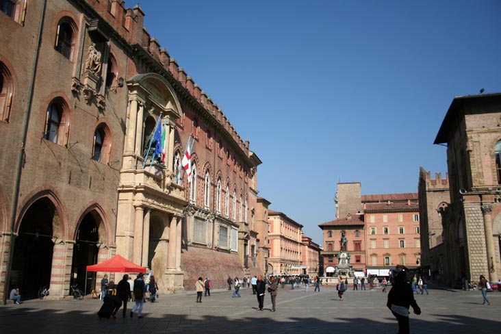 Piazza Maggiore, Bologna, Emilia-Romagna, Italy