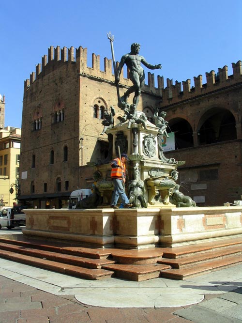 Neptune and Attendants, Fontana del Nettuno, Piazza del Nettuno, Bologna, Emilia-Romagna, Italy