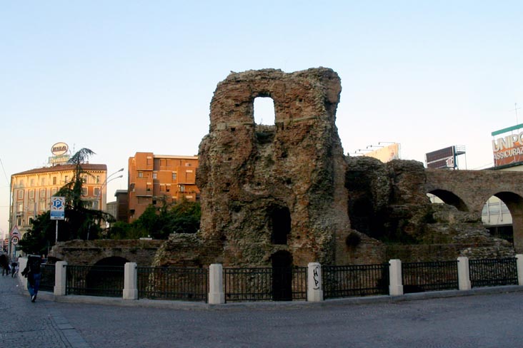Parco della Montagnola, Via dell'Indipendenza, Bologna, Emilia-Romagna, Italy