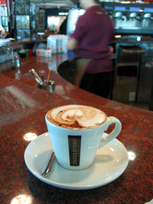Cappucino, Tazza d'Oro, Aeroporto Leonardo da Vinci di Fiumicino, Fiumicinio, Rome, Lazio, Italy