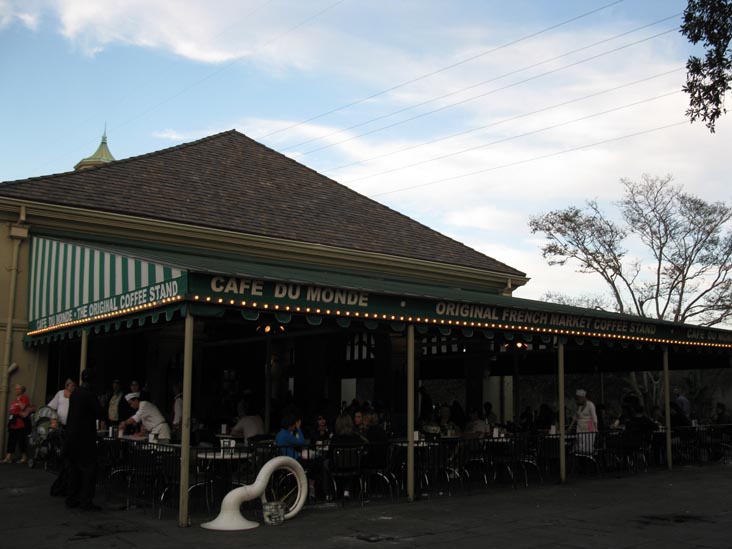 Cafe du Monde, 1039 Decatur Street, French Quarter, New Orleans, Louisiana