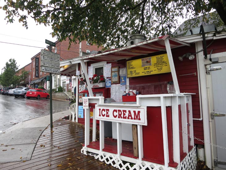 Red's Eats, Water Street, Wiscasset, Maine, July 1, 2013