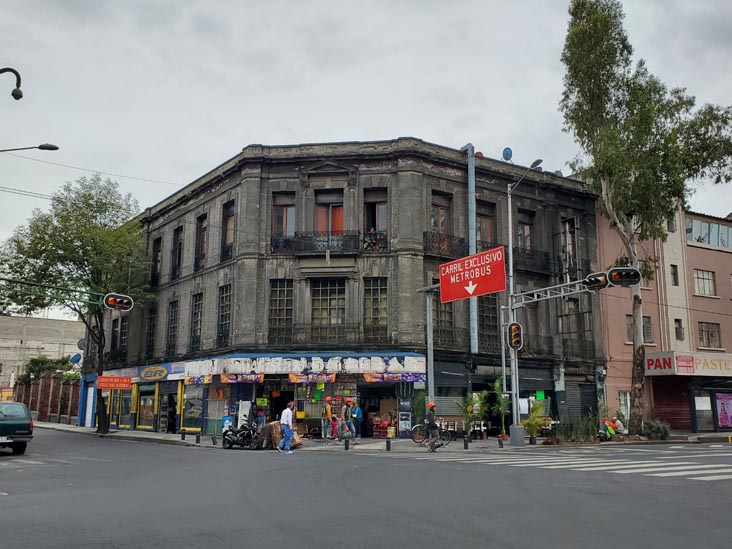 Avenida Bucareli at Calle Artículo, Colonia Juárez, Mexico City/Ciudad de México, Mexico, August 27, 2021