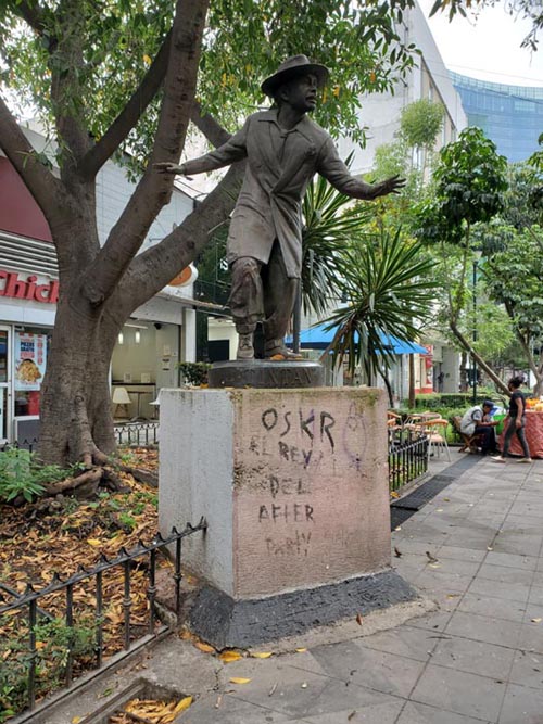 Tin Tan Statue, Calle Génova, Zona Rosa, Colonia Juárez, Mexico City/Ciudad de México, Mexico, August 3, 2021