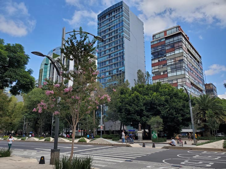 Paseo de la Reforma at Ángel de la Independencia, Mexico City/Ciudad de México, Mexico, August 15, 2021