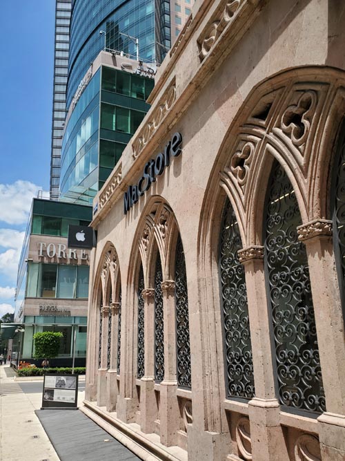 MacStore, Paseo de la Reforma 483, Mexico City/Ciudad de México, Mexico, August 15, 2021